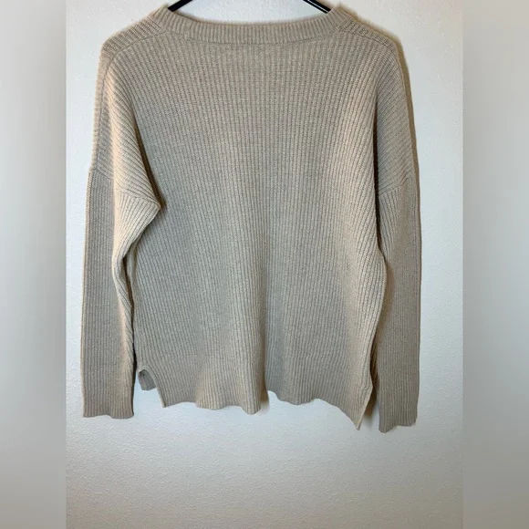 Madewell Crewneck Sweater With Front Pocket - Picture 2 of 4